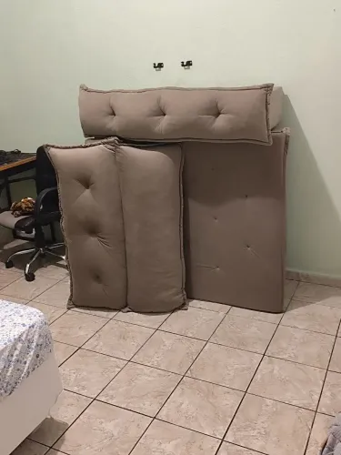 Troco sofá cama ele se divide no meio, semi novo