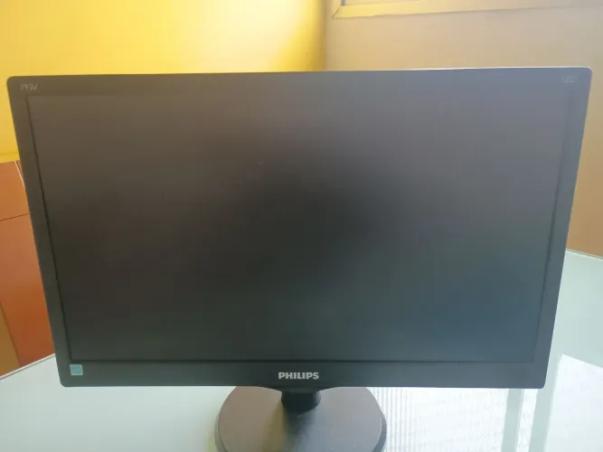 Monitor 19" LCD Philips. Usado funcionando perfeitamente.