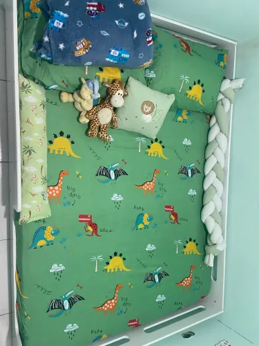 Vendo cama montessoriana e colchão de casal