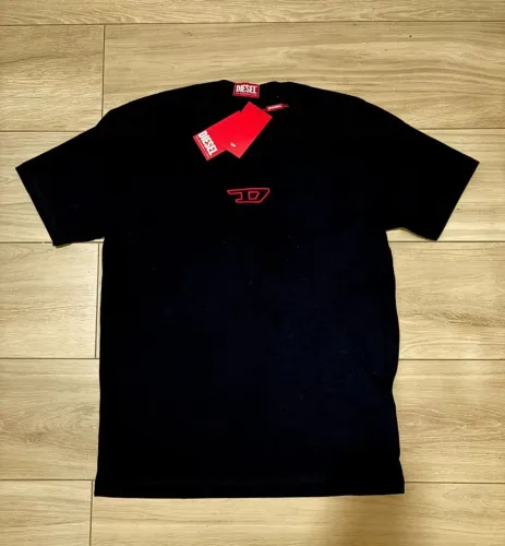 Camiseta Diesel Masculina Preta Logo Vermelho Bordado