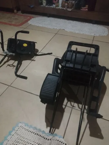 Vendo 2duas cadeirinha de criança 
