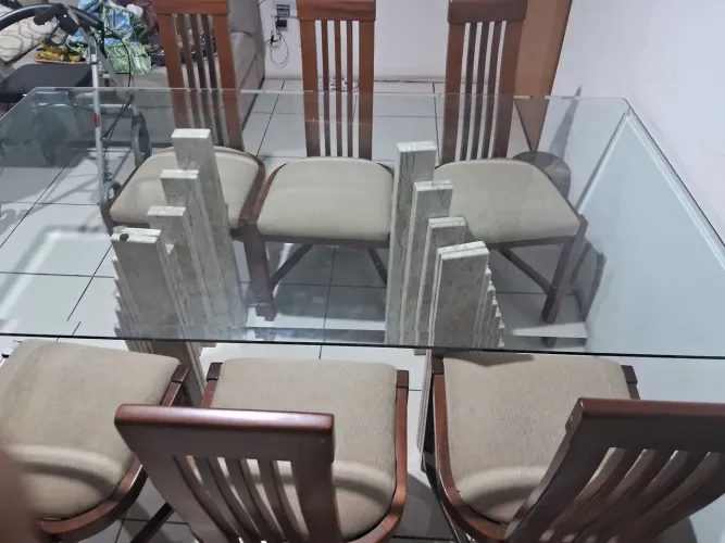 Mesa de Jantar com pés de mármore 