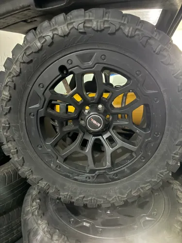 Rodas offroad aro 20 com pneus 33