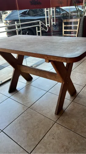 Mesa de mandeira 