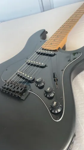 Guitarra Stratocaster Strinberg 