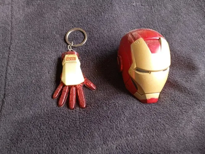 Miniatura capacete e manopla Homem de ferro