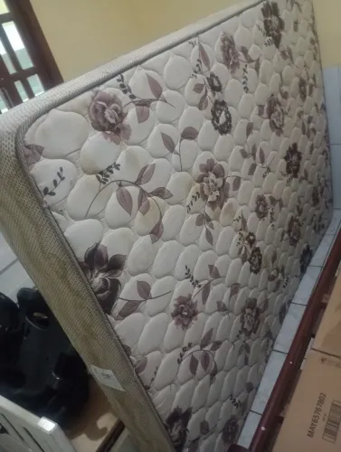 Colchão de casal D33 semi-novo 459,00