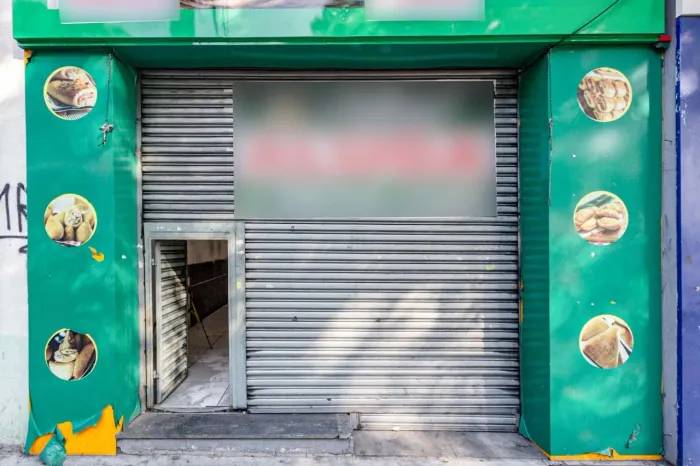 Loja na Rua Capitão Gabriel, 483 140 m²