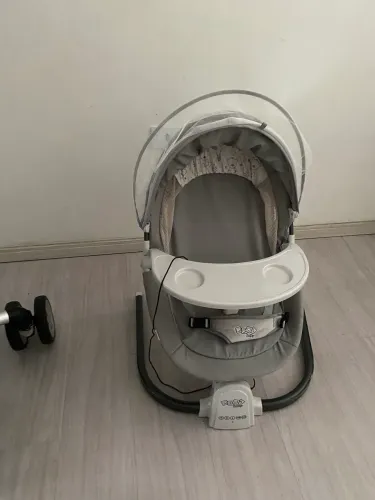 Cadeirinha de balança automática Musical Maxi Baby com Mosquiteiro
