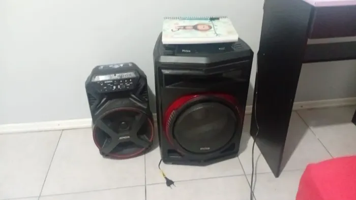 Vendo 2 caixas de som em estado de Nova estou vendendo pois n posso usá-los em nova moradi