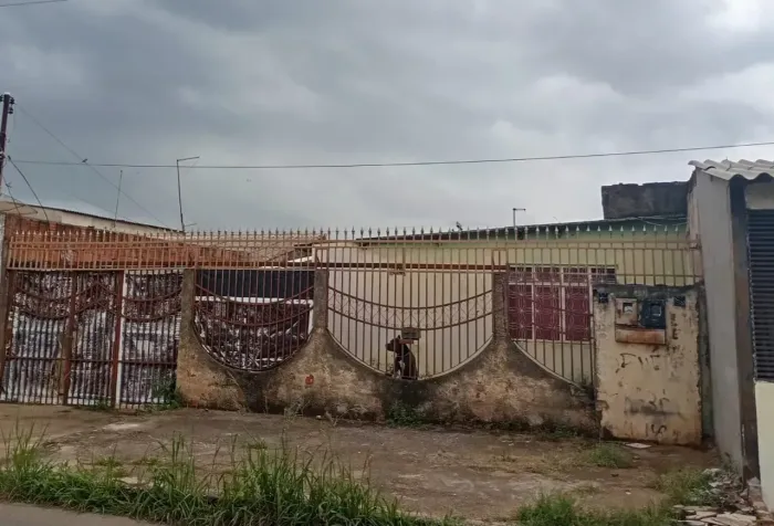 Lote com duas moradias Recanto das Emas Escriturado.