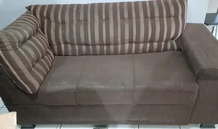 Sofá de dois lugares