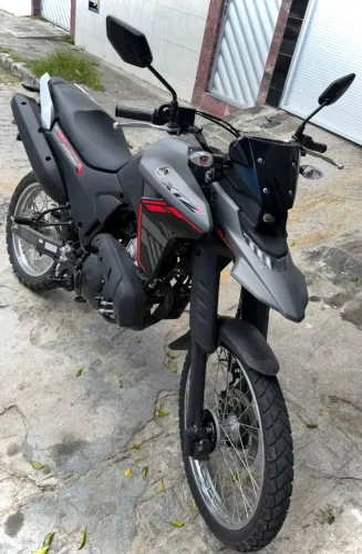 Lander 2025 - Moto muito nova, com km baixíssima e pronta para uso