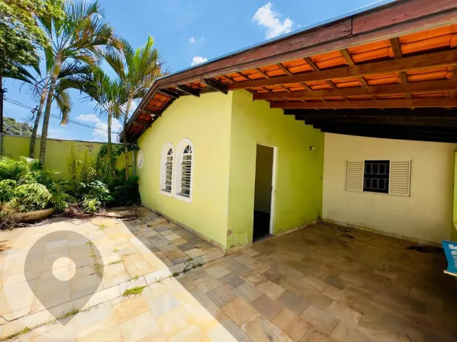 Casa no Flamboyant ao lado da Abelha gulosa por 540 mil.