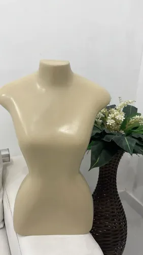 Busto de manequim feminino
