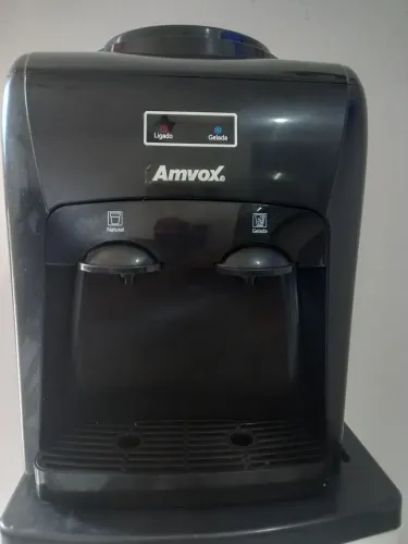 Gela água  amvox funcionando bem 