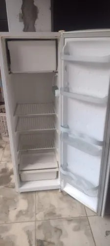 Vende-se geladeira