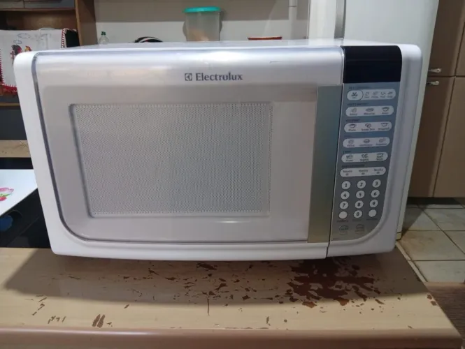 Vendo Microondas Eletrolux 31 litros
