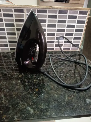 Ferro de passar Mondial