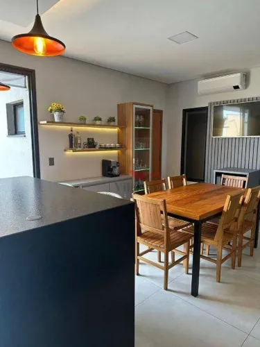 Casa térrea com 3 dormitórios sendo uma suíte master - Condomínio Evidências.