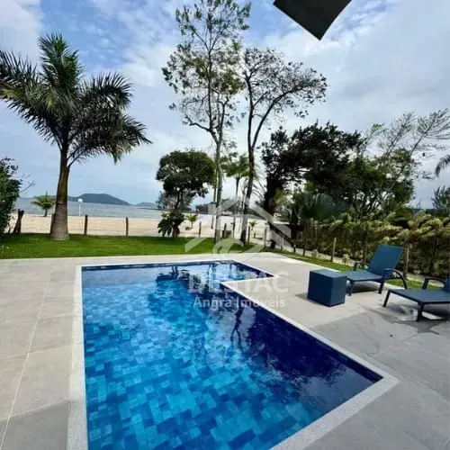 Novidade: Casa em condominio "pé na areia" com 03 suites- 640 m2