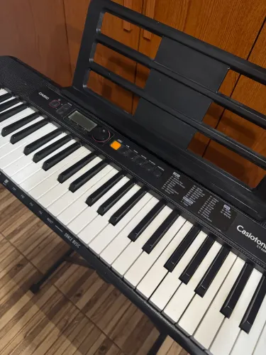Teclado Casio Casiotone CT-S100 + suporte + apoio de partitura ? Pouquissímo usado!