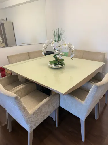 Mesa de Jantar 8 lugares com cadeiras