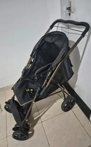 Vendo carrinho de bebê