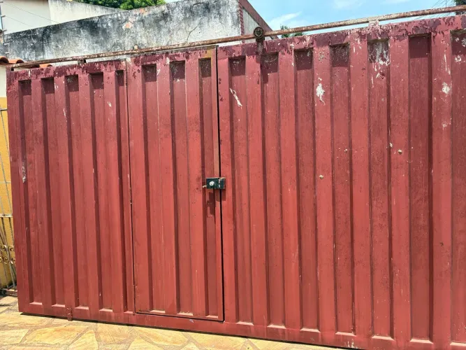 Portão vermelho chapa grossa 5 metros, aceito proposta