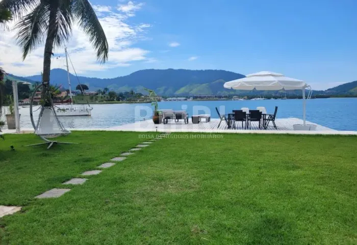 Casa linda sobre o Mar de Angra dos Reis