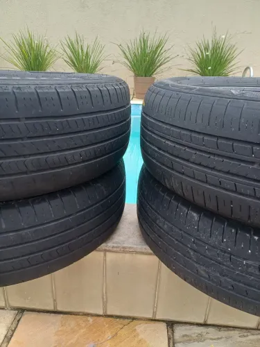 Vendo 04 pneus importados em bom estado 225/60r18