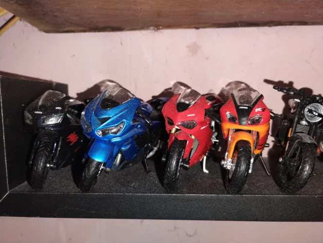 Motos em miniaturas
