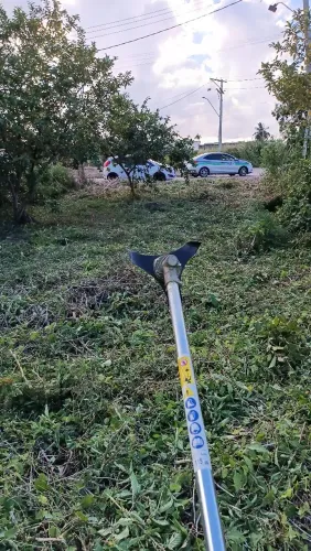 Limpeza com roçadeira lotes e chacara.