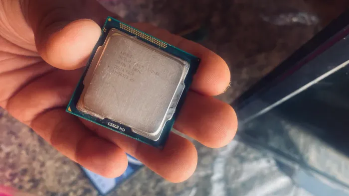 Processador Intel Core i5-2400 ? 4 Núcleos 3.10GHz ? Funcionando