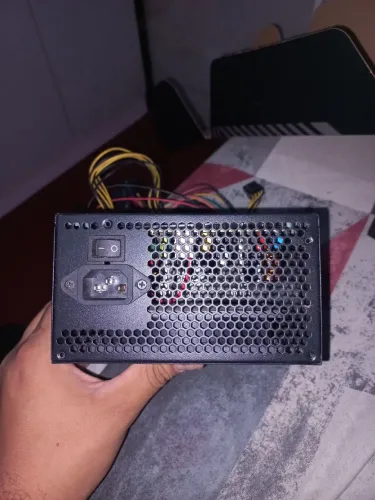 Fonte de alimentação Bluecase modelo BLU350-EPFC de 350W.
