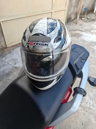 Capacete norisk n58 (sou de Ibirité)