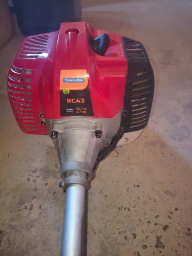 Vende - se uma roçadeira