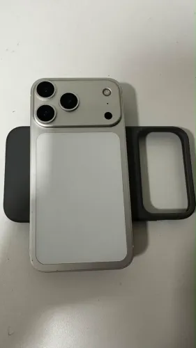 Vende-se iPhone XR na carcaça do 17 pro