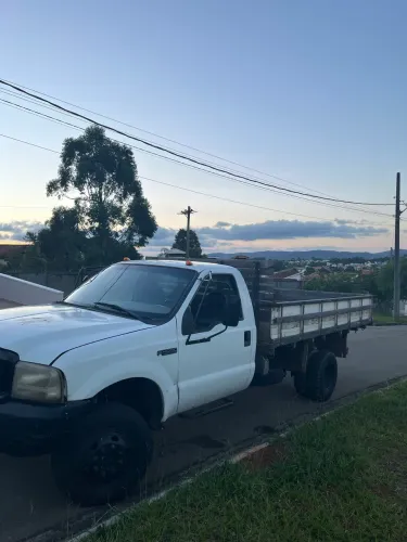 Carroceria de madeira F4000