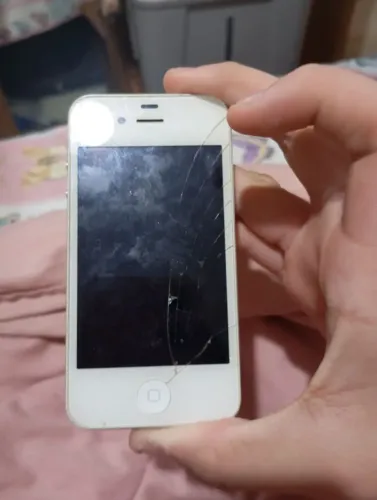 iPhone 5 antigo e usado