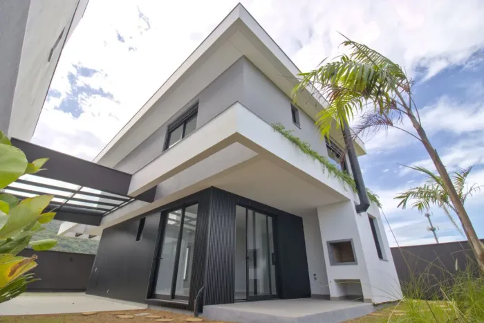 Casa com 3 Suítes em Loteamento de Alto Padrão na Lagoa da Conceição
