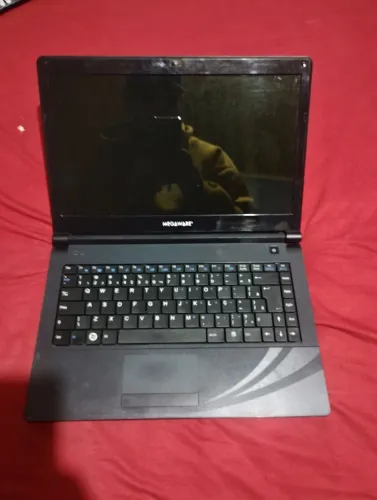 Notebook funcionando Não acompanha carregador