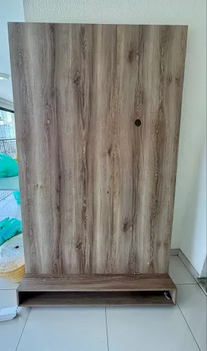 Painel de TV medindo 2,12x1,27 valor 500,00