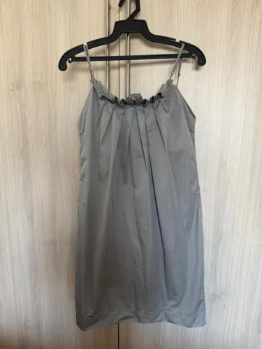 vestido animale cinza