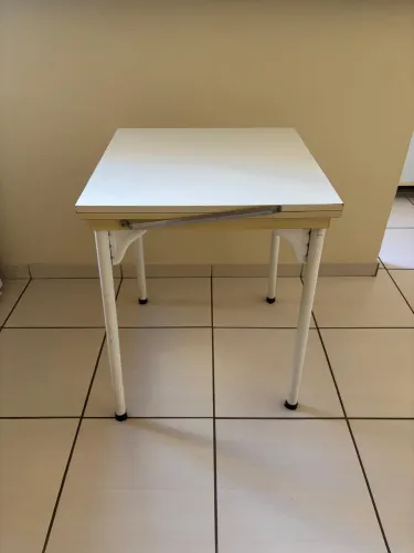 Vendo mesa de madeira dobrável
