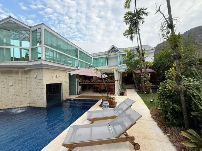 Casa no condominio Maramar