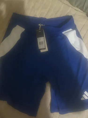 Short esportivo adidas, azul. Novo. Na etiqueta.
