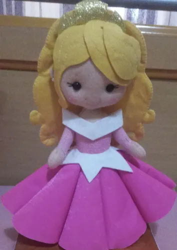 Boneca bela adormecida de feltro