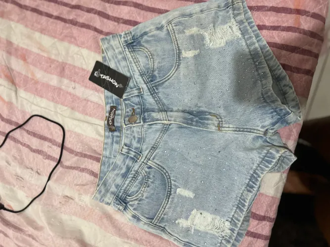 Vendo short com strass
