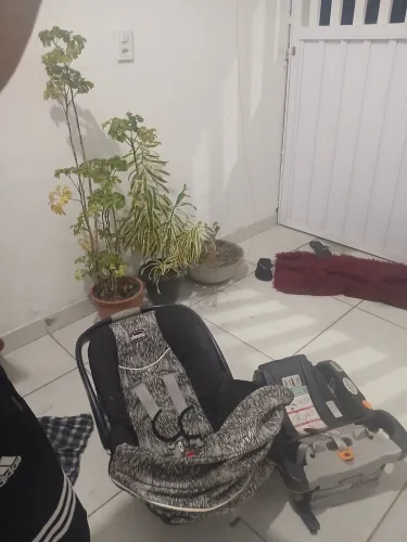 Carrinho de bebê Bravo e bebê conforto